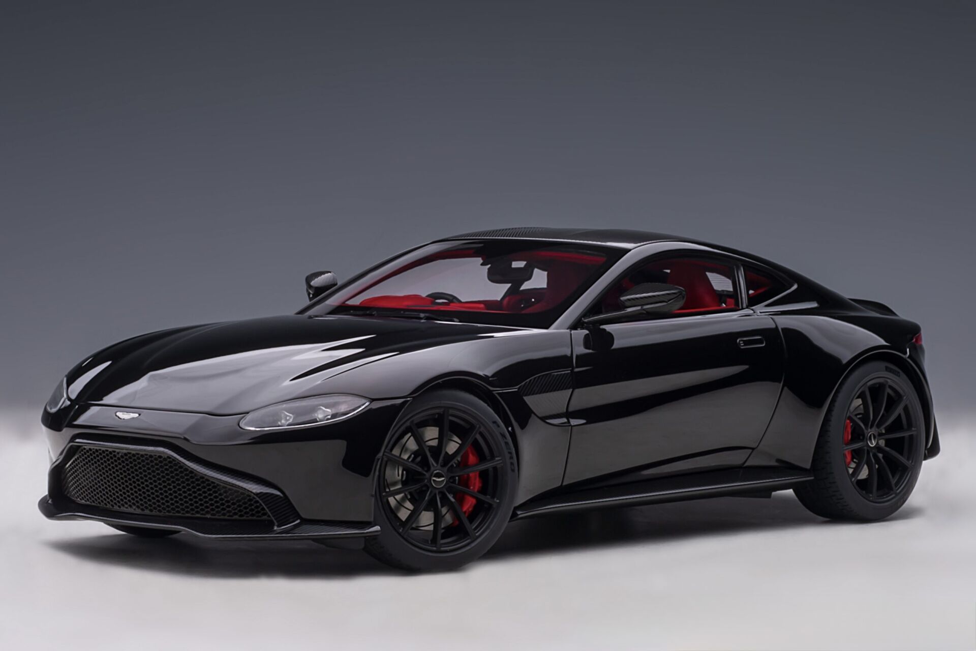 1:18 Aston Martin Vantage 2019 Jet Black 70275 - Autoart