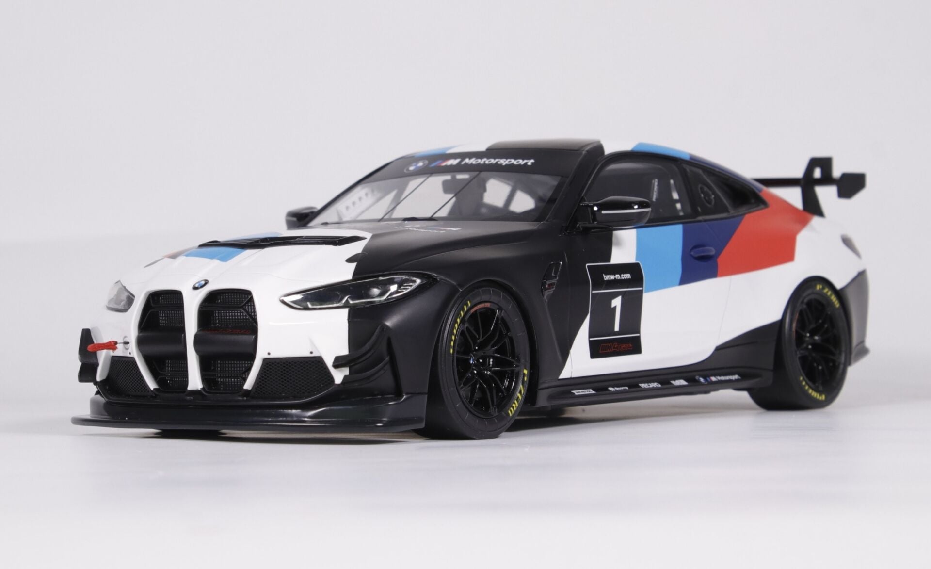 1:18 BMW M4 GT4 Presentation M Colour OT1228 - OTTO Mobile