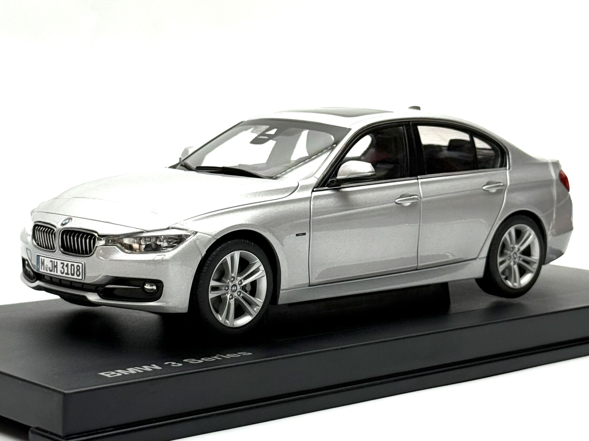 1:18 BMW 335i F30 Glacier Silver 2012 - Paragon