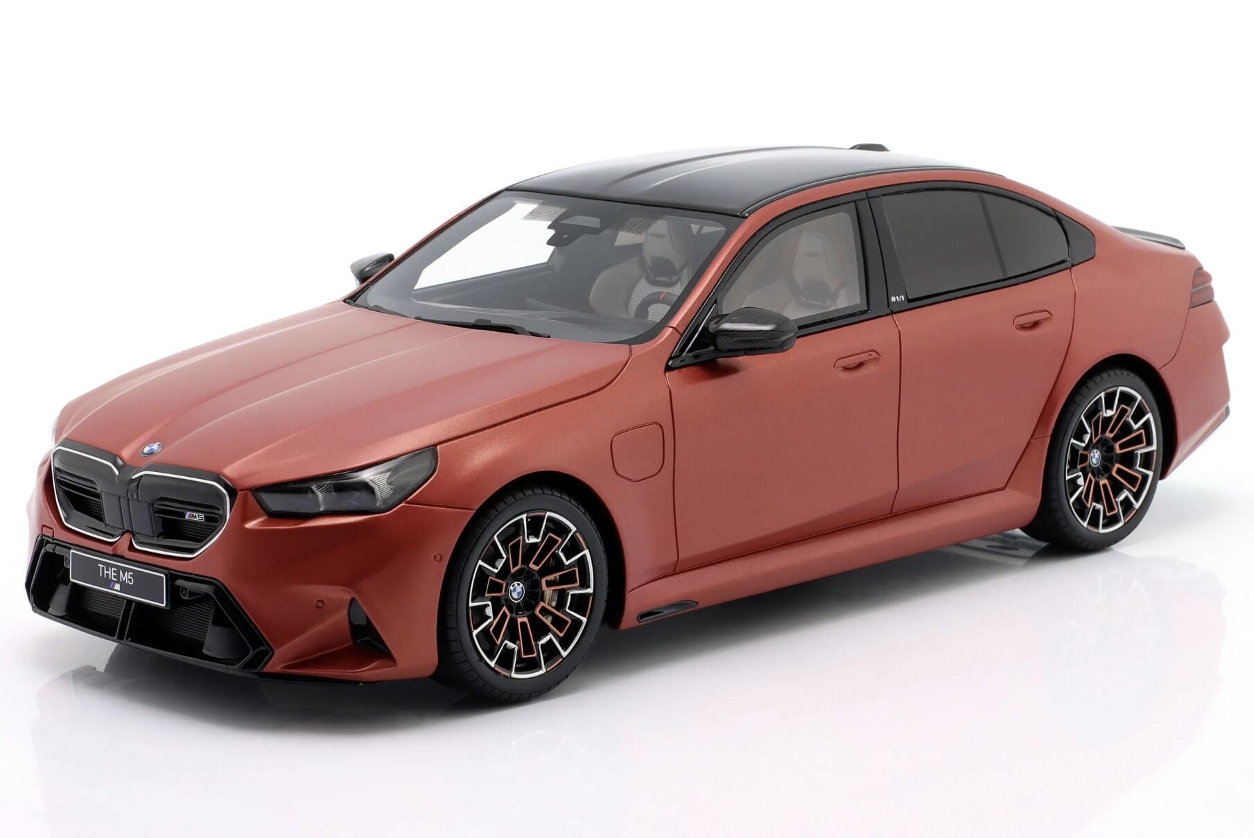 1:18 BMW M5 G90 Pebble Beach 2025 GT966 - GT Spirit