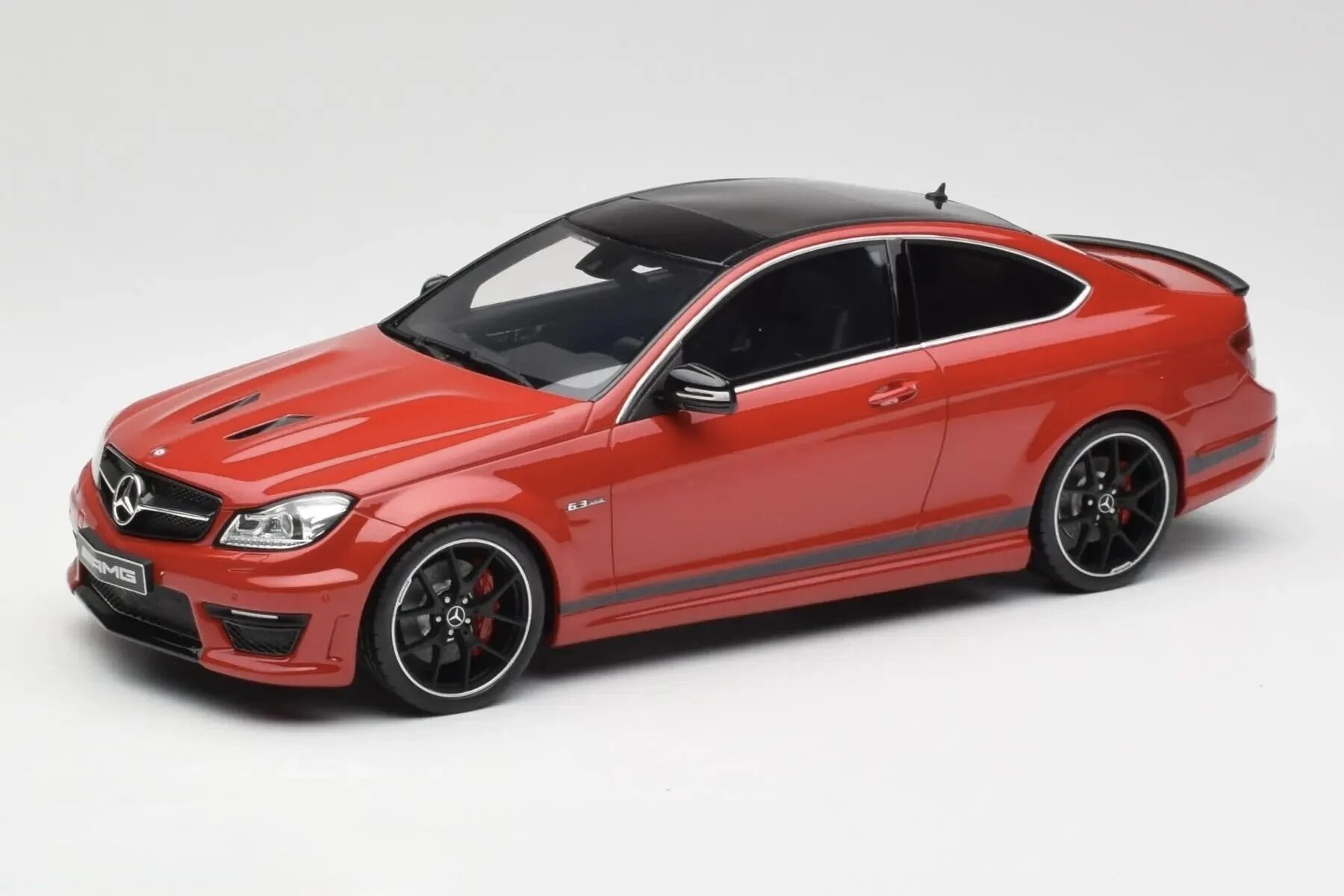 1:18 Mercedes-Benz C63 W204 AMG Edition 507 GT920 - GT Spirit