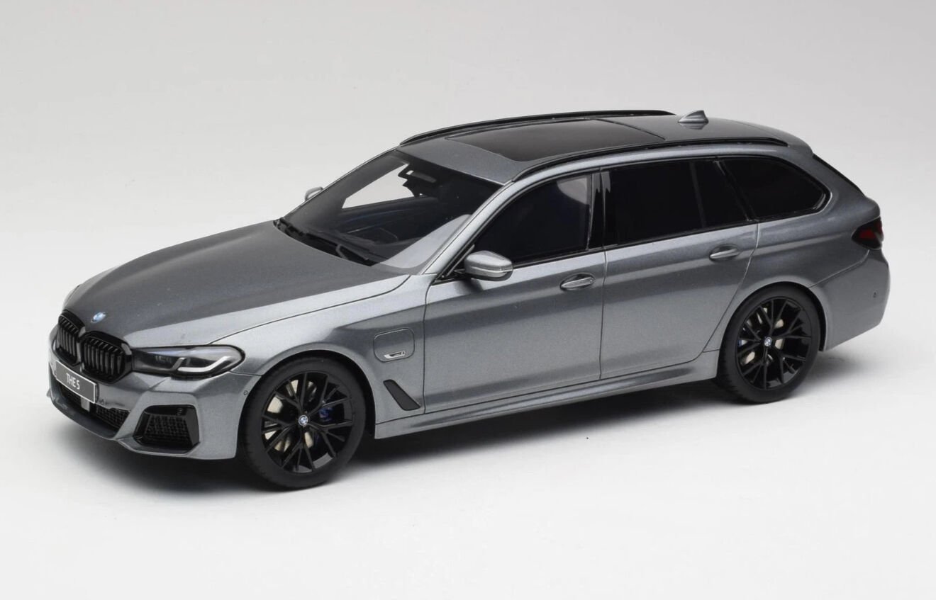1:18 BMW 530e xDrive M Sport G31 Grey GT485 - GT Spirit