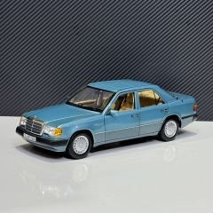 1:18 Mercedes-Benz 230E W124 1989 Beryll Green - Norev