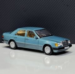 1:18 Mercedes-Benz 230E W124 1989 Beryll Green - Norev