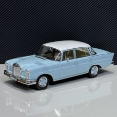 1:18 Mercedes-Benz 220S W111 1965 Light Blue - Norev