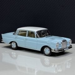 1:18 Mercedes-Benz 220S W111 1965 Light Blue - Norev