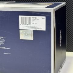 1:18 Mercedes-Benz 220S W111 1965 Light Blue - Norev