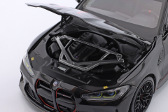 1:18 BMW M4 CSL G82 Black 2022 - Minichamps