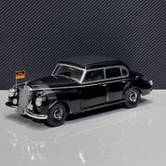 1:18 Mercedes-Benz 300 1955 Konrad Adenauer - Norev