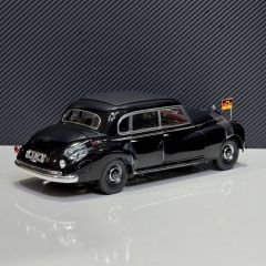 1:18 Mercedes-Benz 300 1955 Konrad Adenauer - Norev