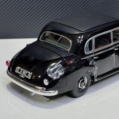 1:18 Mercedes-Benz 300 1955 Konrad Adenauer - Norev