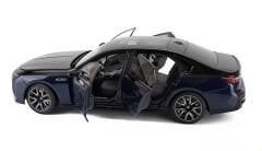 1:18 BMW i7 M70 G70 Blue Metallic 2024 - Minichamps