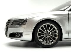1:18 AUDI A8 Long W12 Ice Silver 2010 - Kyosho / Dealer