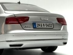 1:18 AUDI A8 Long W12 Ice Silver 2010 - Kyosho / Dealer
