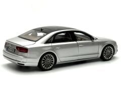 1:18 AUDI A8 Long W12 Ice Silver 2010 - Kyosho / Dealer