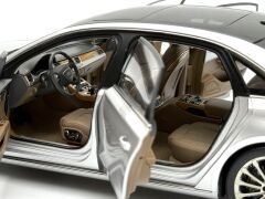 1:18 AUDI A8 Long W12 Ice Silver 2010 - Kyosho / Dealer