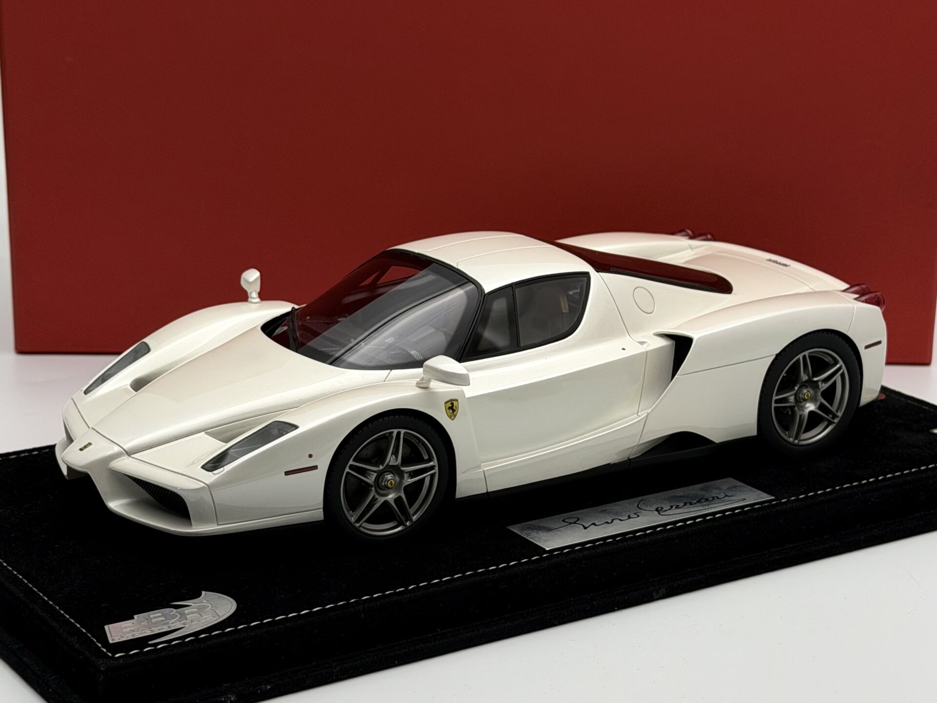 1:18 Ferrari Enzo 2004 Fuji White 60 pcs. - BBR Models