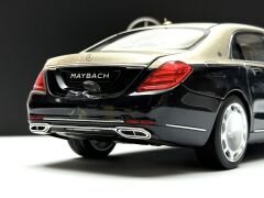1:18 Mercedes-Maybach S Class S650 X222 Silver Blue - Norev