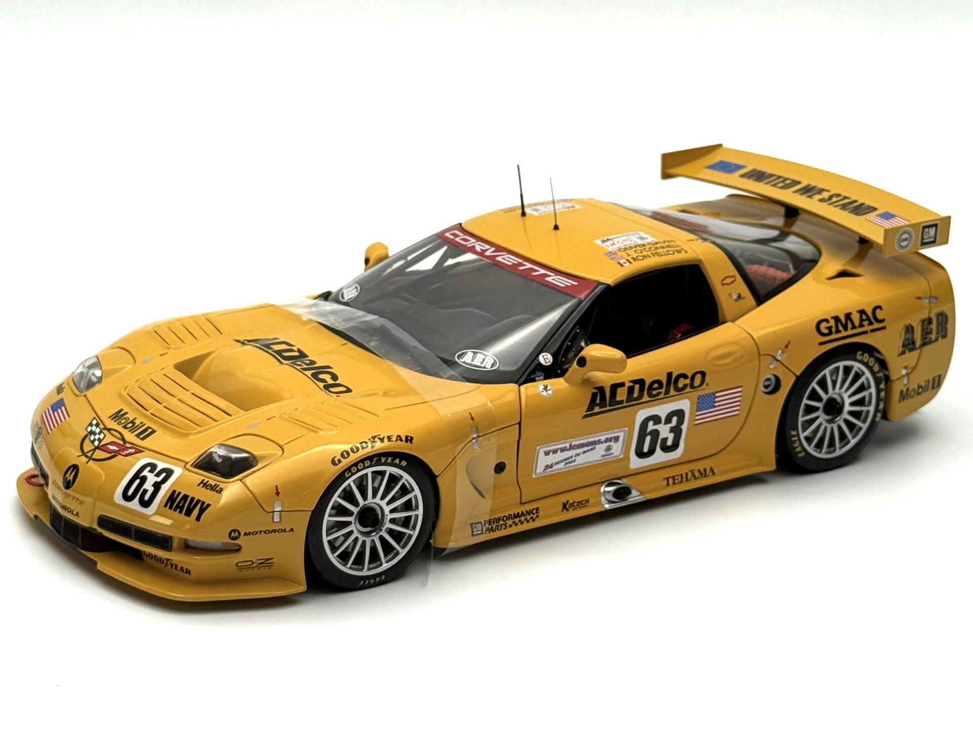 1:18 Corvette C5-R 2002 Le Mans GTS Winner #63 80205 - Autoart