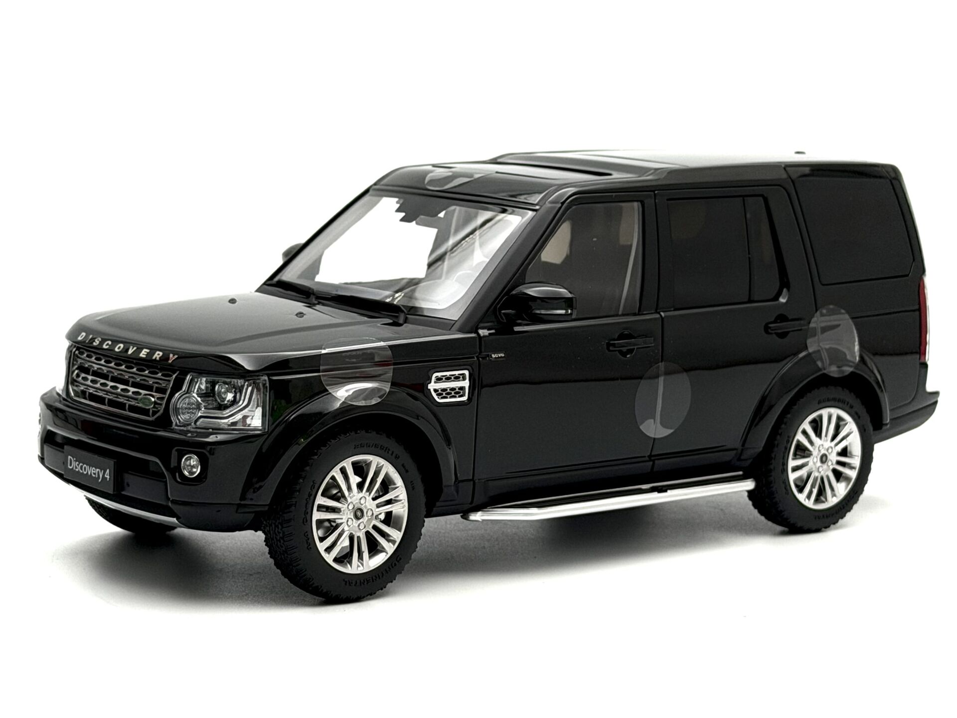 1:18 Land Rover Discovery 4 Black/Silver Wheels - Whelart