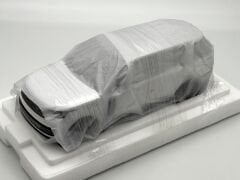 1:18 Land Rover Range Rover Discovery SV 2022 White - LCD