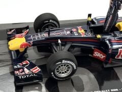 1:18 Red Bull Racing RB6 Sebastian Vettel Brazilian GP Winner - Minichamps