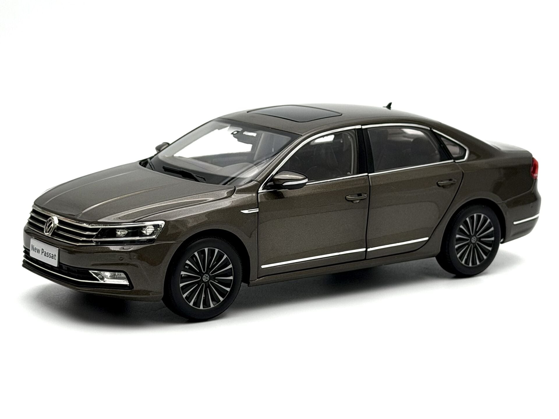 1:18 Volkswagen New Passat 380 TSI Kahverengi - Paudi