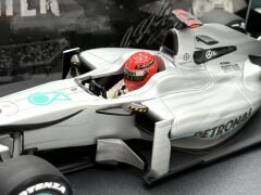 1:18 Mercedes GP Petronas Schumacher Comeback 2010 - Minichamps