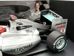 1:18 Mercedes GP Petronas Schumacher Comeback 2010 - Minichamps