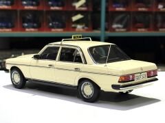 1:18 Mercedes-Benz 200 W123 Taxi Light Ivory 1980 - Norev