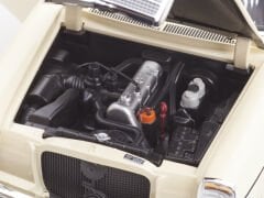 1:18 Mercedes-Benz 200 W115 Taxi Light Ivory 1968 - Norev