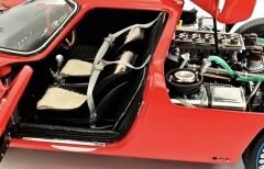 1:18 Ferrari 250 LM 1965 Le Mans Winner Team NART #21 - CMC