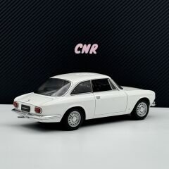 1:18 Alfa Romeo 1750 GTV LHD 1967 White 70101 - Autoart