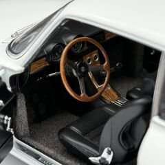 1:18 Alfa Romeo 1750 GTV LHD 1967 White 70101 - Autoart