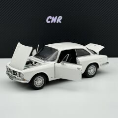 1:18 Alfa Romeo 1750 GTV LHD 1967 White 70101 - Autoart