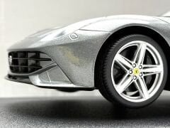 1:18 Ferrari F12 Berlinetta 2012 Grey Met - Hot Wheels