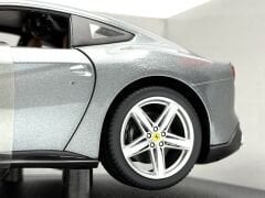1:18 Ferrari F12 Berlinetta 2012 Grey Met - Hot Wheels