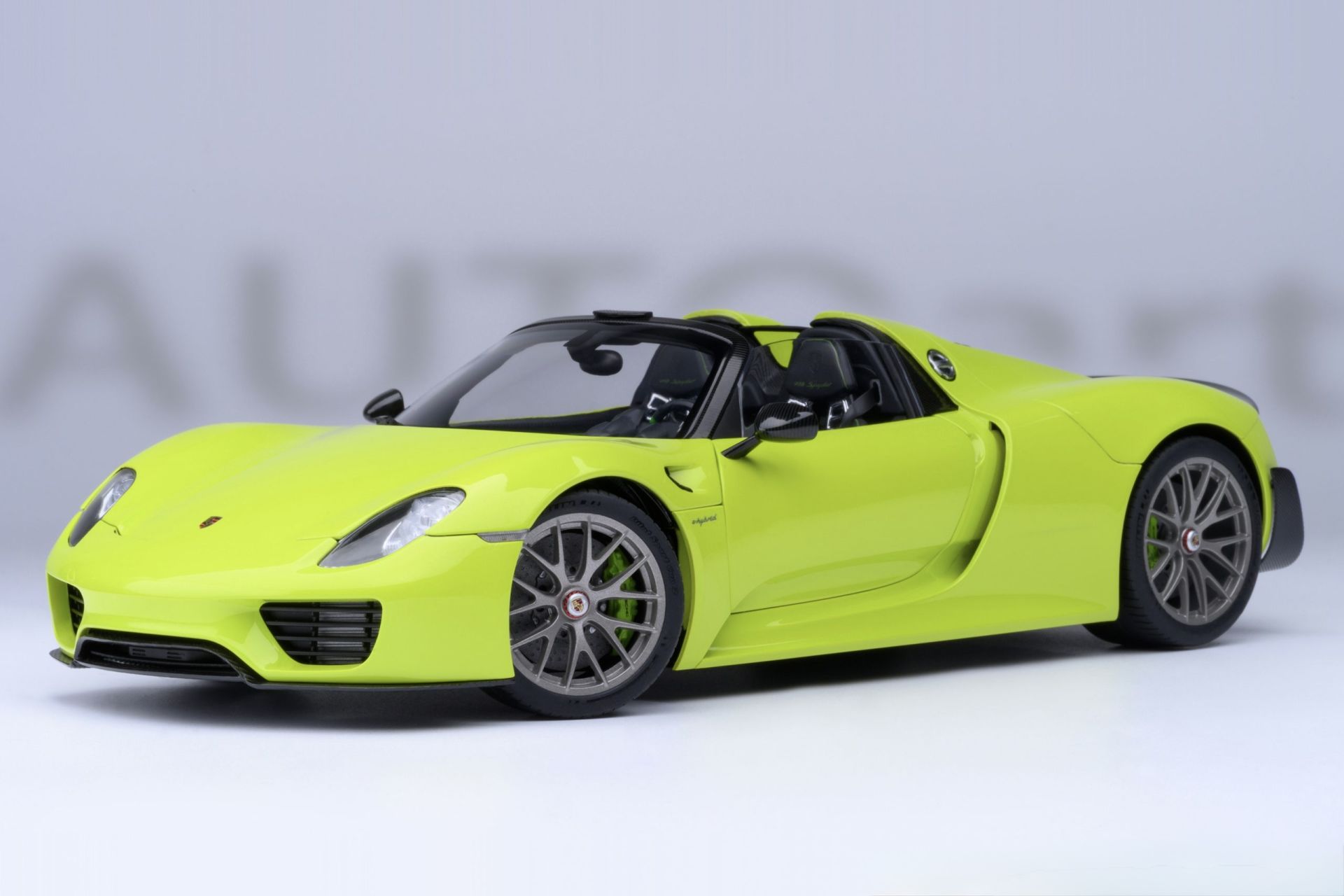 1:18 Porsche 918 Spyder 2013 Weissach Acid Green - Autoart
