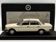 1:18 Mercedes-Benz 200 W123 Taxi Light Ivory 1980 - Norev