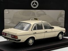 1:18 Mercedes-Benz 200 W123 Taxi Light Ivory 1980 - Norev