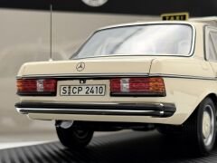1:18 Mercedes-Benz 200 W123 Taxi Light Ivory 1980 - Norev