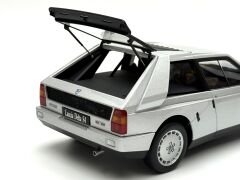1:18 Lancia Delta S4 1985 Grey 74772 - Autoart Signature
