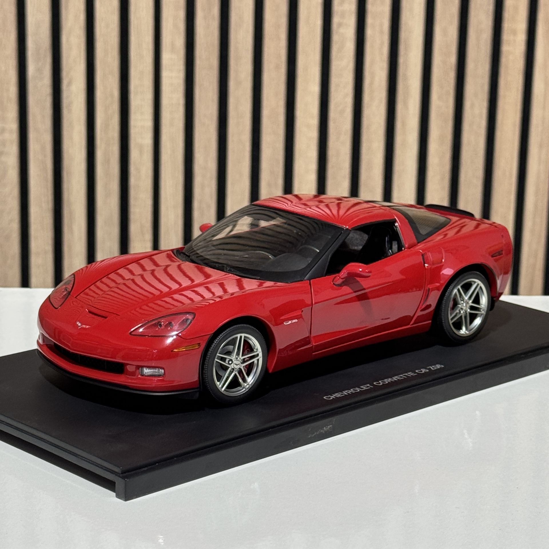 1:18 Chevrolet Corvette C6 Z06 Red - Autoart