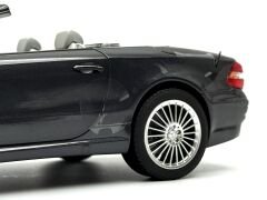 1:18 Mercedes-Benz SL55 AMG 2001 R230 - Norev