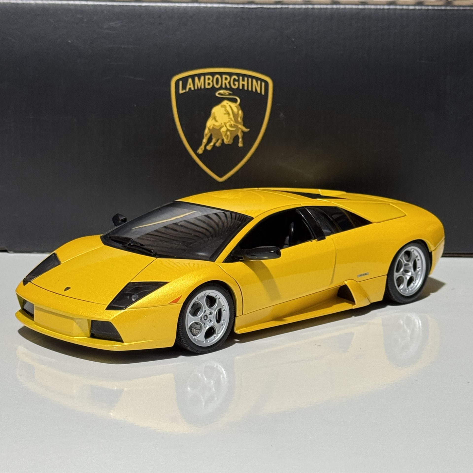 1:18 Lamborghini Murcielago Met Yellow 74511 - Autoart