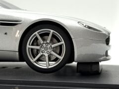 1:18 Aston Martin V8 Vantage Titanium Silver 70201 - Autoart