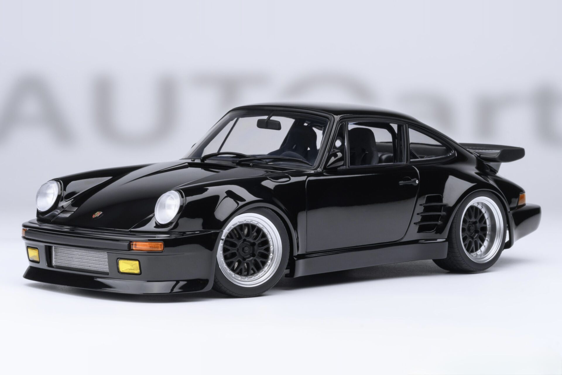 1:18 Porsche 930 Turbo Wangan Midnight Blackbird - Autoart