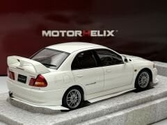 1:18 Mitsubishi Lancer Evolution IV Scotia White - Motorhelix