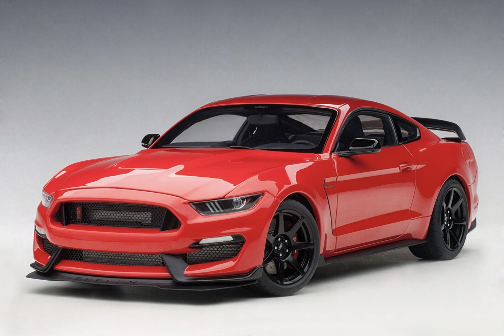1:18 Ford Mustang Shelby GT-350R Race Red - Autoart