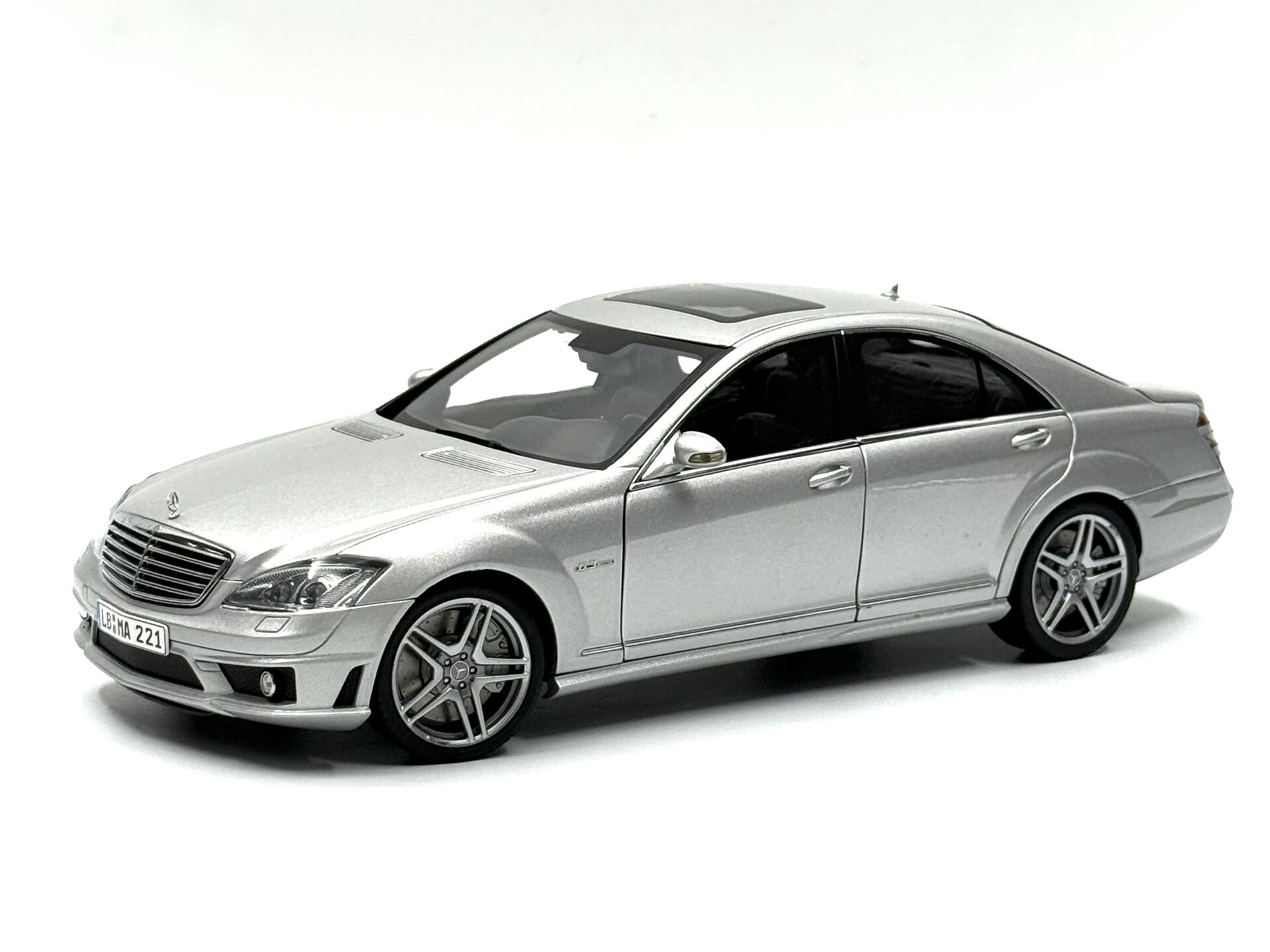 1:18 Mercedes-Benz S63 AMG W221 Iridium Silver - Autoart Dealer